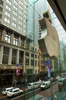 Apple Store, Front outlooking on the traffic in Sydney