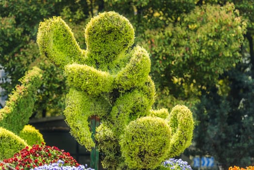 stylish bush sculpture design lovers couple  in republic popular of china