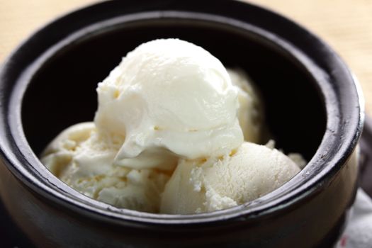 cold and white icecream in black pan