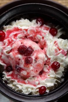 cold and white icecream in black pan