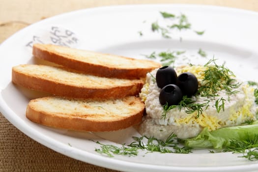 salad with roasted bread in white dish