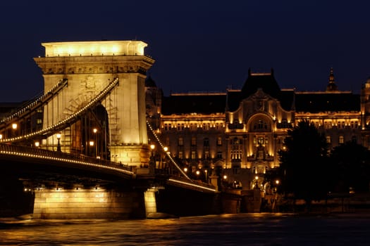 Night image with traffic of the hungarian chain Bridge