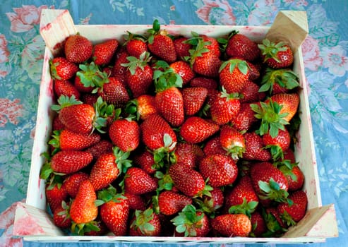 Ripefresh strawberry in wooden box