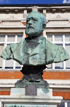 A bust of Sir Henry Tate situated in Windrush Square, Brixton.