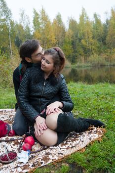Beautiful loving couple in the Park in autumn picnic