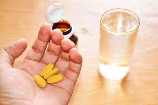 Medical pills on hand (Drug health care)