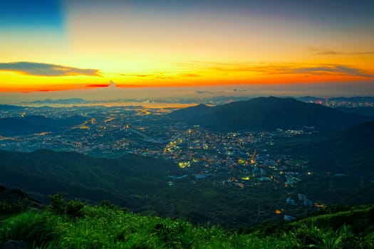 hong kong sunrise on mountain 