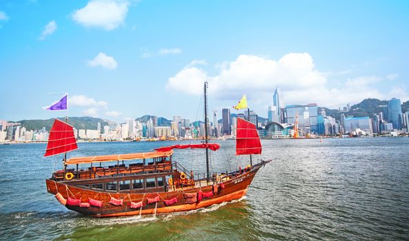 junk boat in hongkong
