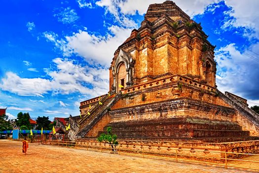 chedi luang temple in chiang mai 