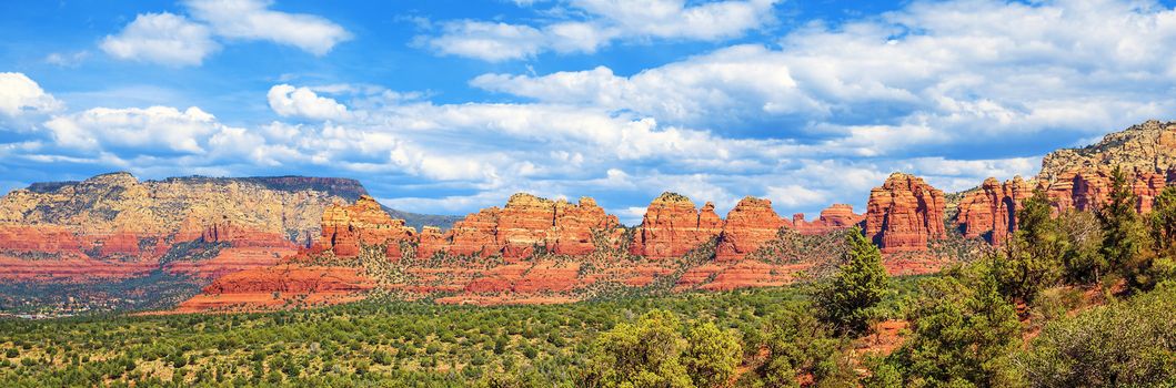 Sedona area landscape with red sandstone cliffs