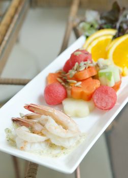 fresh salad with boiled shrimp and mixed fruits served with cream sauce 