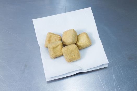 How to make fried tofu.