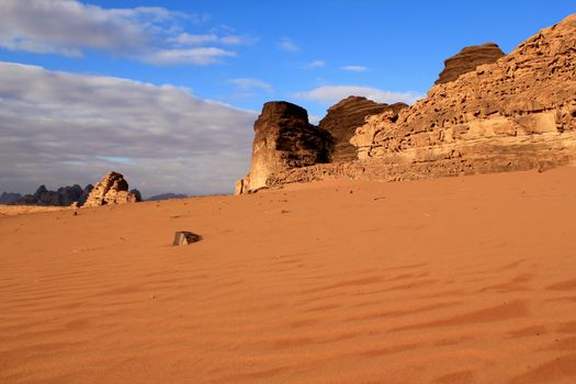 Sand pattern and beautiful landscape of the wadi rum desert in Jordan 