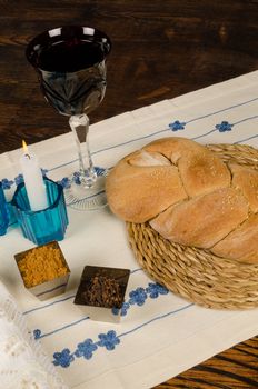 Wholemeal challah bread, the healhty version of the Hanukkah classic