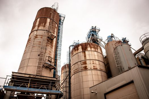 Industrial silos in a old rusty inviroment