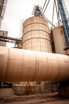 Industrial silos in a old rusty inviroment