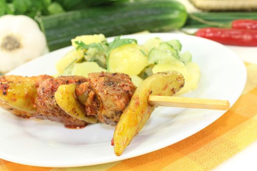 Potato-cucumber salad with fire skewers of pork and pepperoni