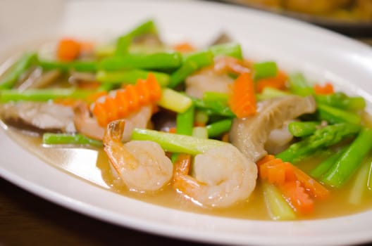 close up  stir fried  prawn  with mix vegetable on dish