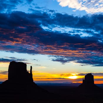 Wonderful colours during sunrise in this iconic view of Monument Valley, USA
