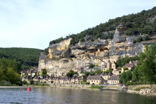 The Roque-Gageac, beautiful French village of the Dordogne, recontruit with the rock that collapsed the cliff.