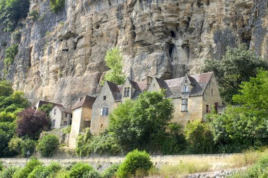 The Roque-Gageac, beautiful French village of the Dordogne, recontruit with the rock that collapsed the cliff.