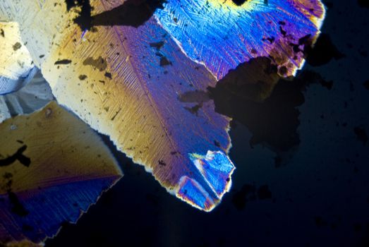 Soot particles and microcrystals in polarized light