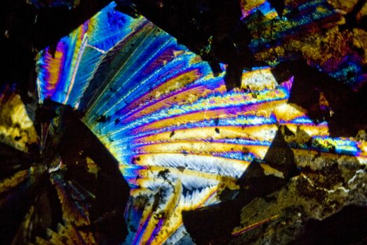 Soot particles and microcrystals in polarized light