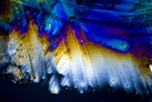 Soot particles and microcrystals in polarized light