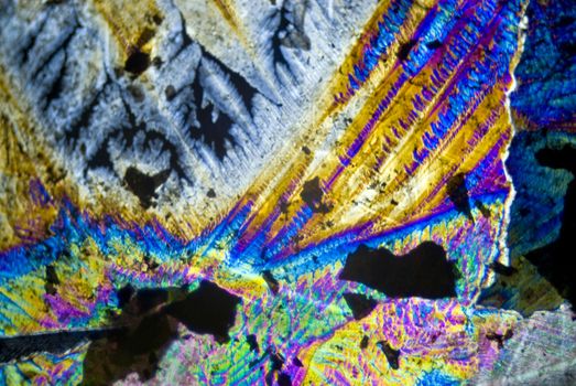 Soot particles and microcrystals in polarized light