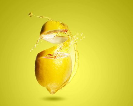 Image of refreshing lemon cocktail with juicy splashes