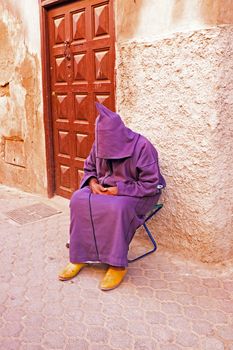 Sleeping maroccan man in the streets of Marrakech