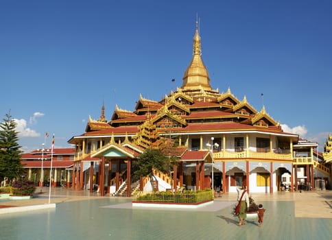 Phaung Daw U Pagoda, Nyaungshwe, Inle Lake, Myanmar, Asia
