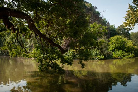 The pond in Parc des Buttes-Chaumon in Paris