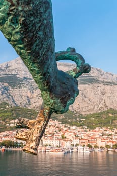Key to Makarska in a hand of St Peter statue.