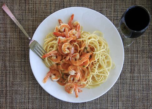Spaghetti with shrimp and red souse