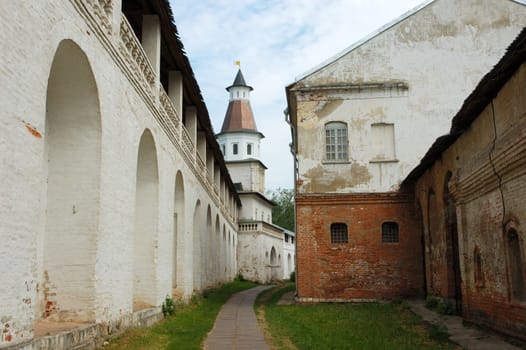 Narrow footpath alone the stone wall in New Jerusalem monastery (1658�1685), Russia 