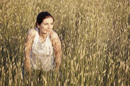 Outdoor portrait of a woman in a meadow on a summer day