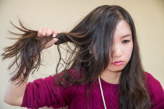 Young woman pulling her hair looking frustrated