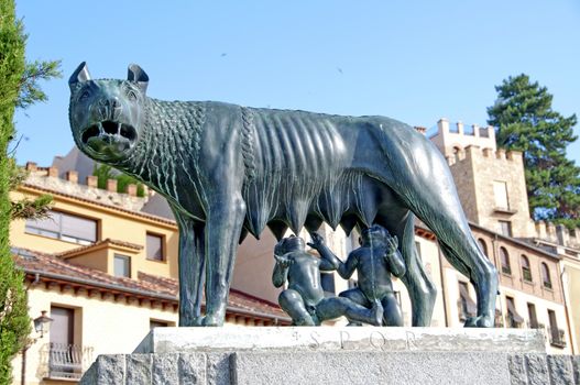 Romulus and R��mulo on a sculpture in Segovia Spain