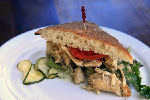 Sandwich with chicken and fresh vegetables