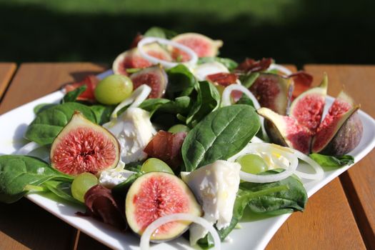 Salad with figs