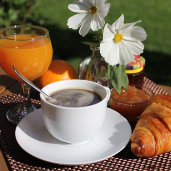 breakfast, in the garden