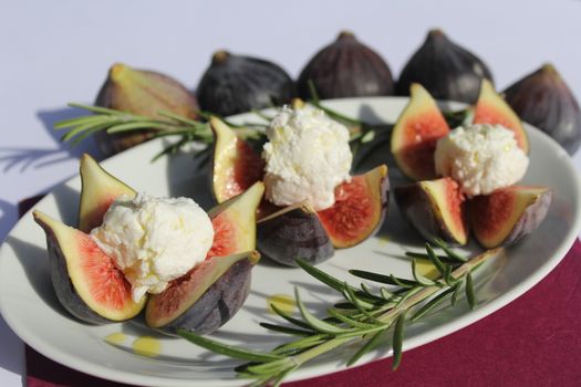 figs stuffed with cheese and honey