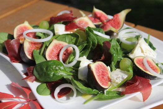 salad with figs