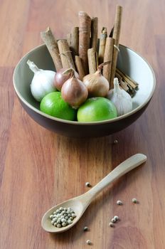 food ingredients in bowl and peppercorns with spoon
