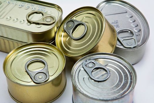 Tins of different sizes and opening