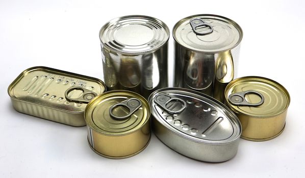 Tins of different sizes and opening