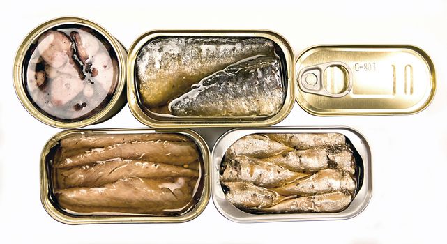 Tins of different sizes and opening