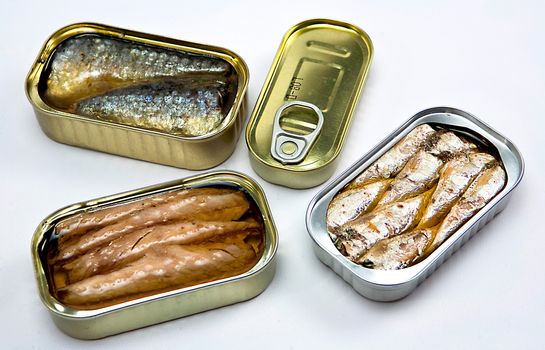Tins of different sizes and opening