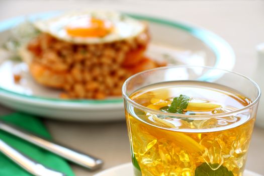 Delicious iced tea with a baked beans breakfast.